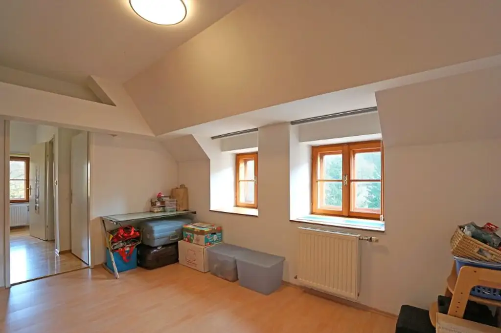 Großzügige 6-Zimmer-Wohnung im charmanten „Adlerhof“ - inkl. Eigengarten und Stellplatz