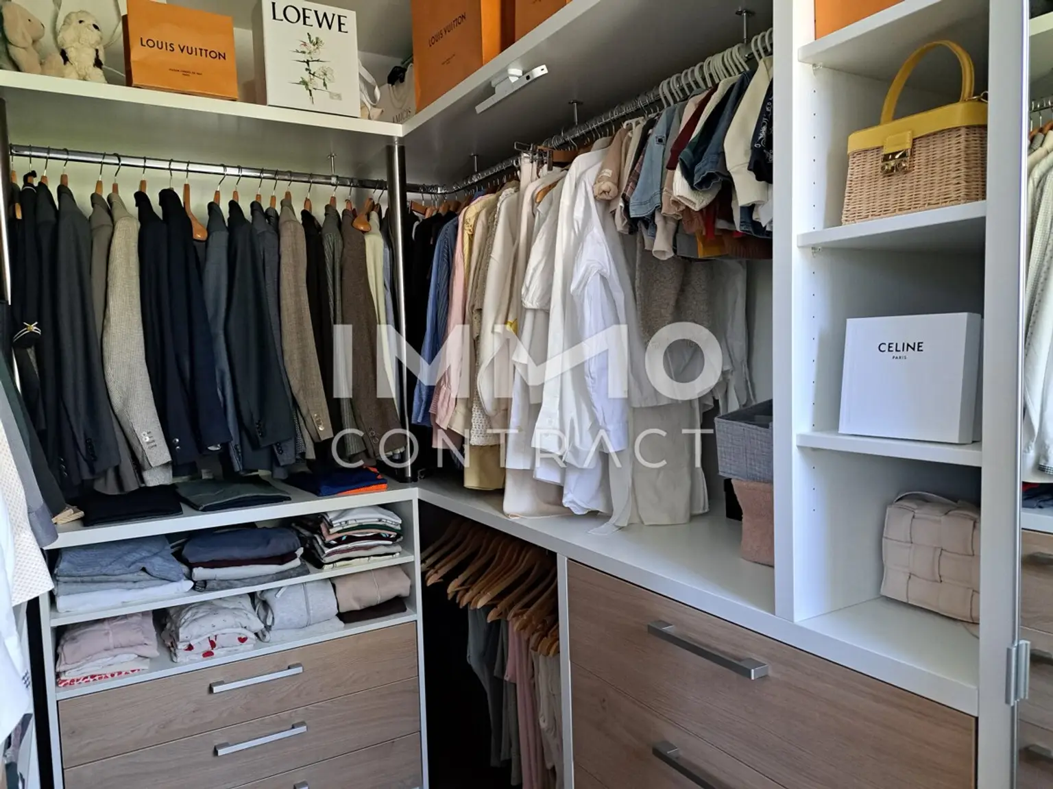 AUßERGEWÖHNLICHE DACHGESCHOSSWOHNUNG mit XL- Terrasse und XL Garagenplatz- Topzustand- Top Preis in 1130 Wien !