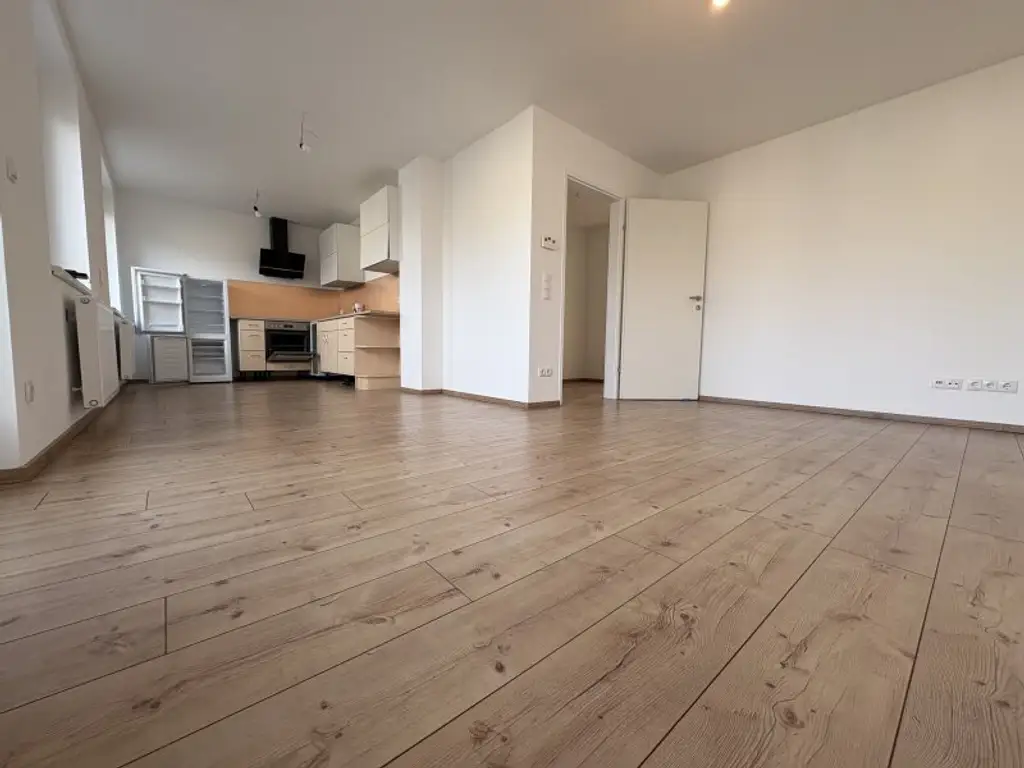 Sonnige 2-Zimmer Wohnung mit zwei Terrassen (Parkplatz inkl.)