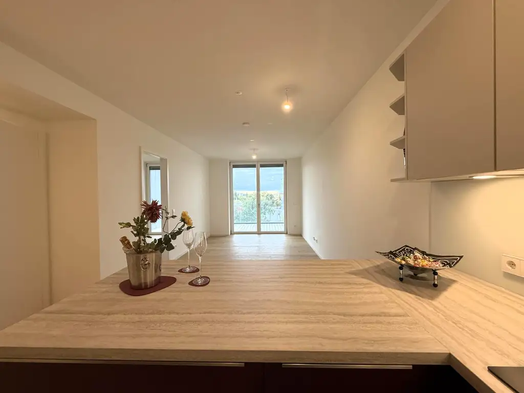 Kleine Perle im ultramodernen Wohnhaus mit Pool am Dach zu mieten // Small gem in an ultra-modern apartm. building with pool on the roof for rent //