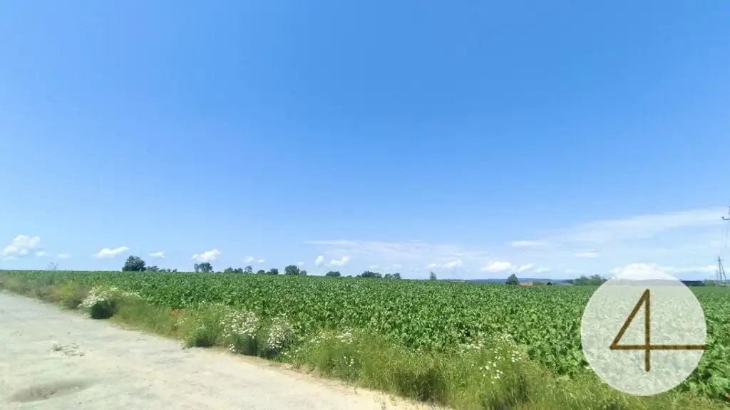 Baugrund mit Bodenplatte für Bungalow oder Doppelhaus