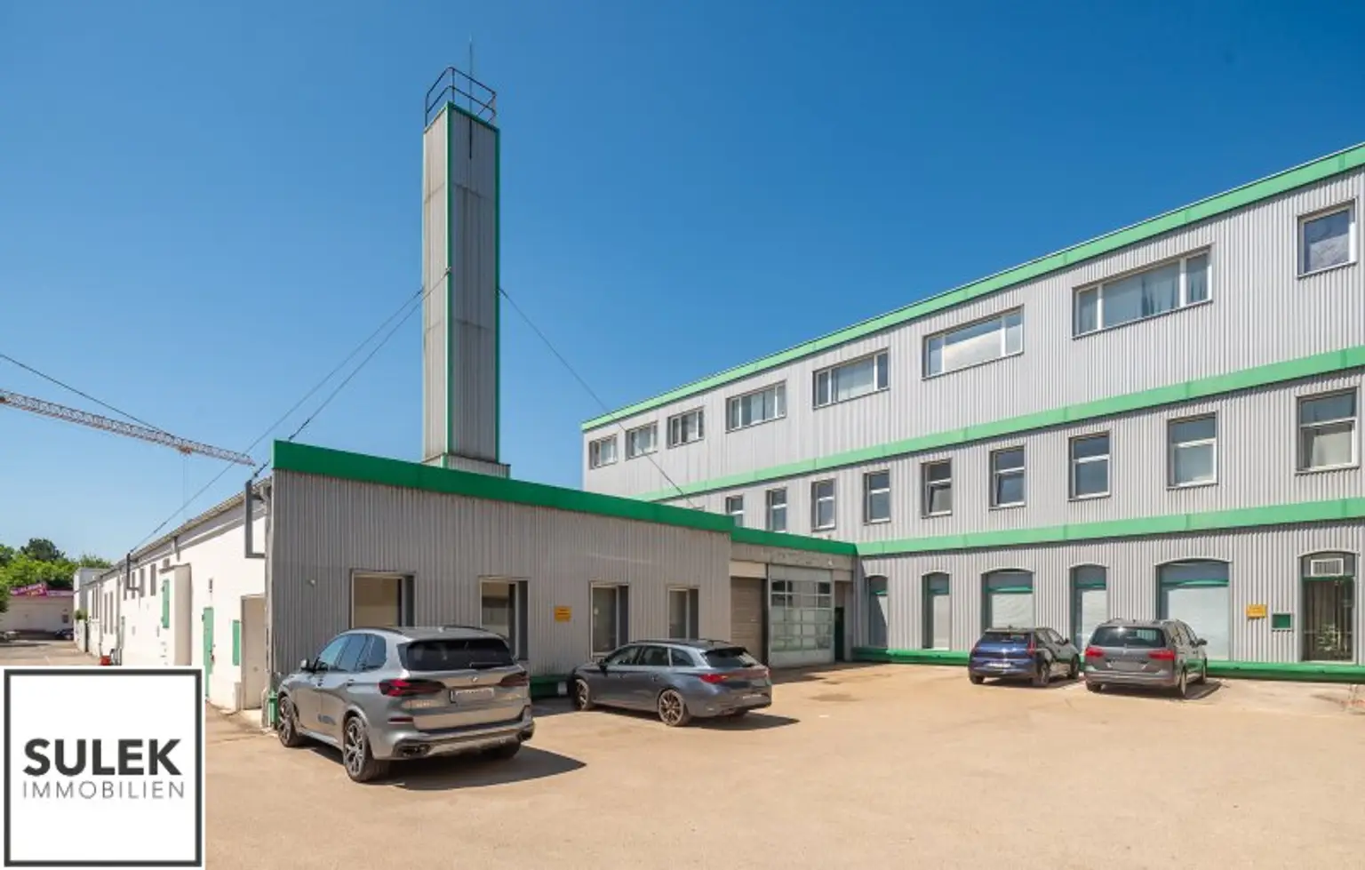 Grundstück mit vier Baukörpern - Büro-, Geschäfts- und Gewerbegebäude inkl. Parkplätzen in Vösendorf