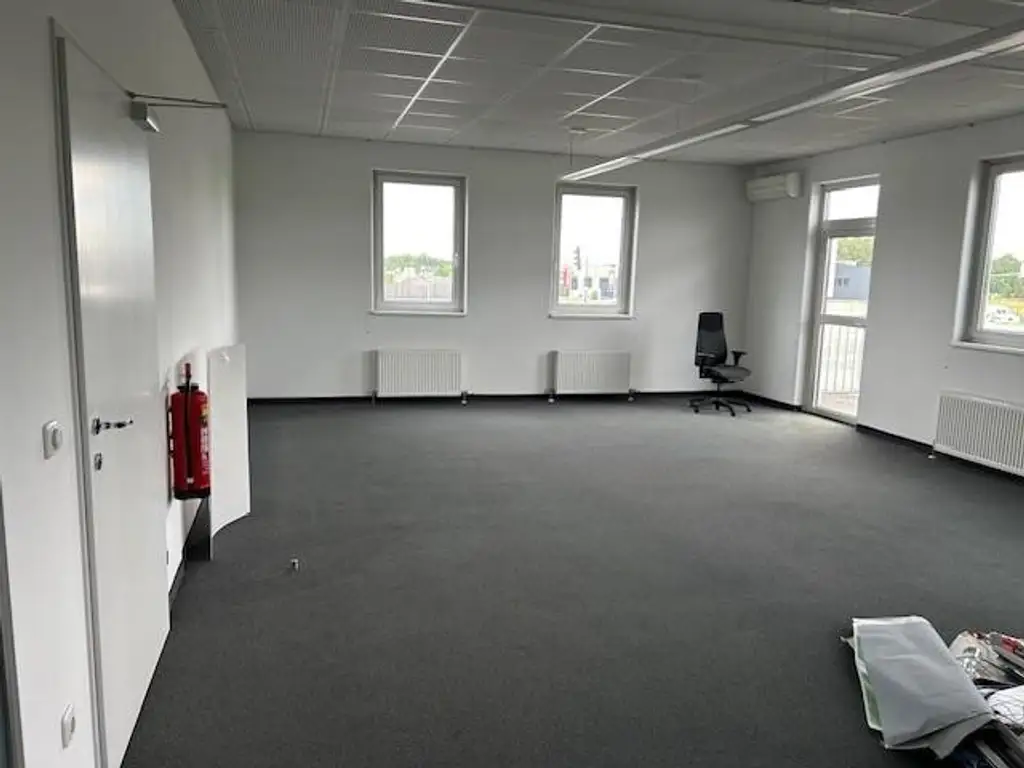 2 Büroflächen in Traun direkt an der B 1 zu vermieten    175 m2 und 170 m2