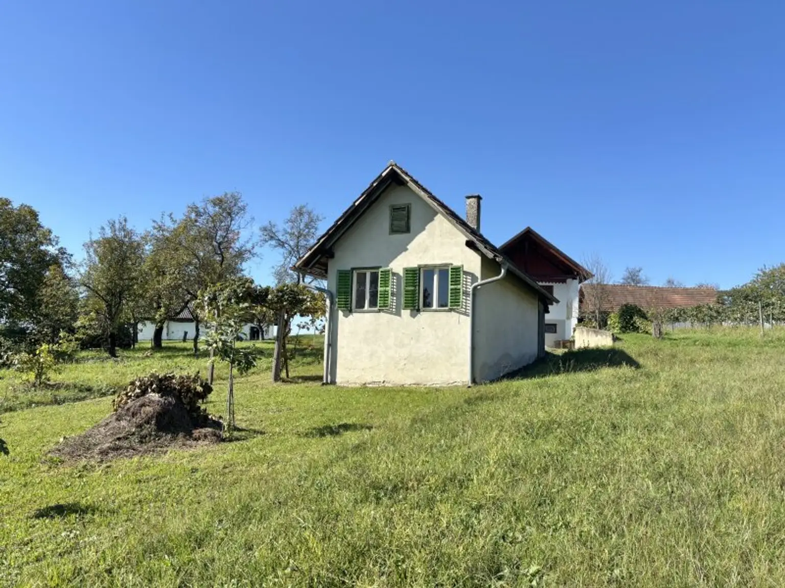 - DER SONNE ENTGEGEN - Kellerstöckl mit entzückendem Grundstück am Stremer Berg !!