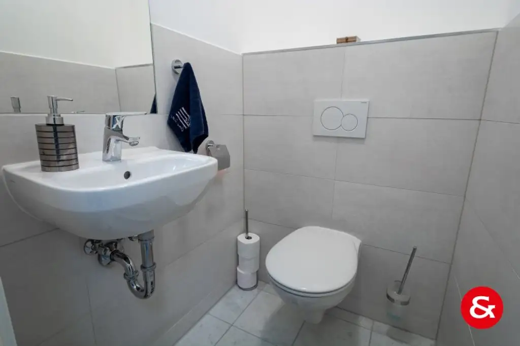 Sonnige 6-Zimmer-Terrassenwohnung mit 2 Garagenplätzen! | auch auf 2 Wohnungen teilbar!