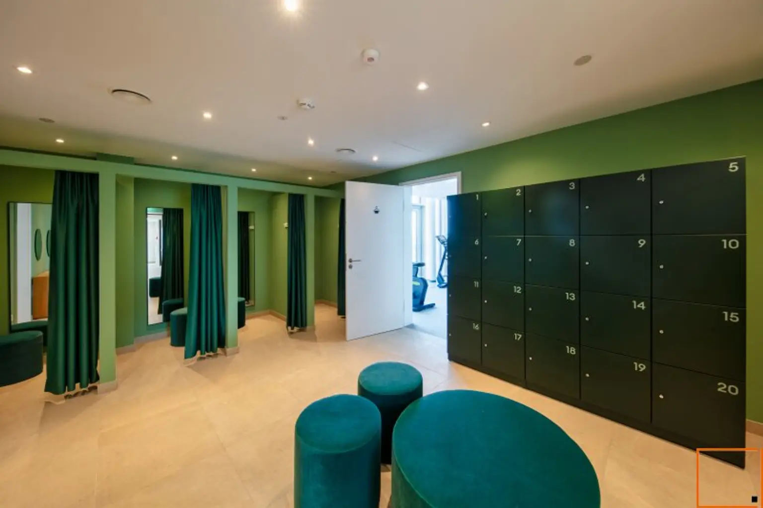 Grünblick_Umkleideräume_Wellness_Sauna