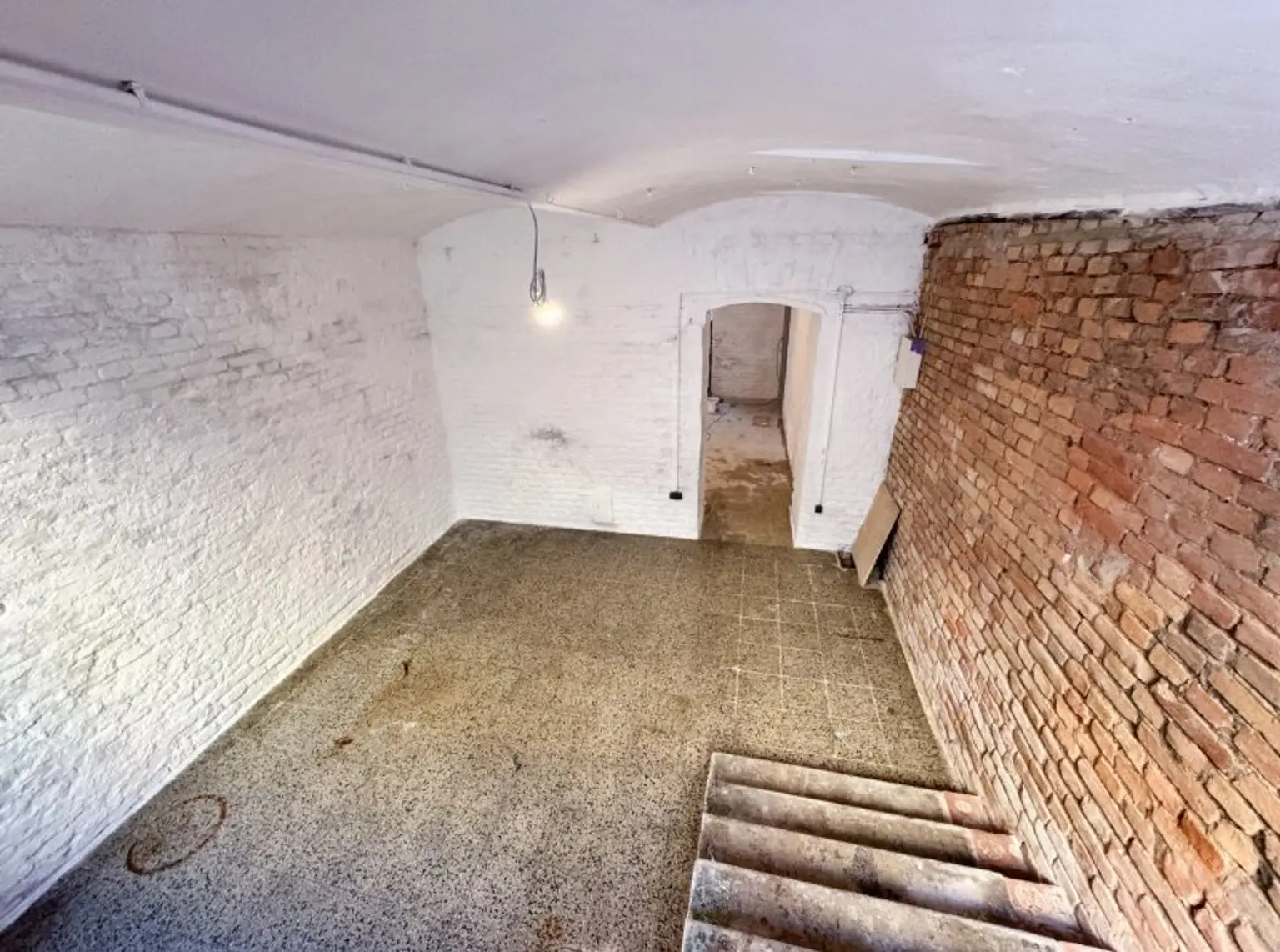 PROVISIONSFREI! Lager / Magazin mit 45 m2 Nutzfläche und Strassenzugang zu vermieten Nahe Erdbergstrasse / Schlachthausgasse!