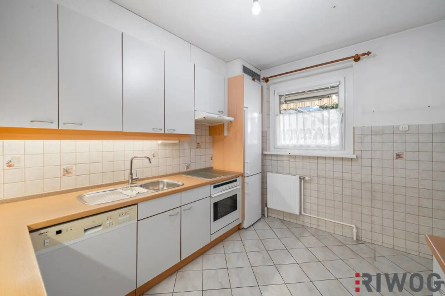 4 Zimmer - Loggia - Stellplatz - Top Infrastruktur- Ruhelage nahe dem Maurer Berg