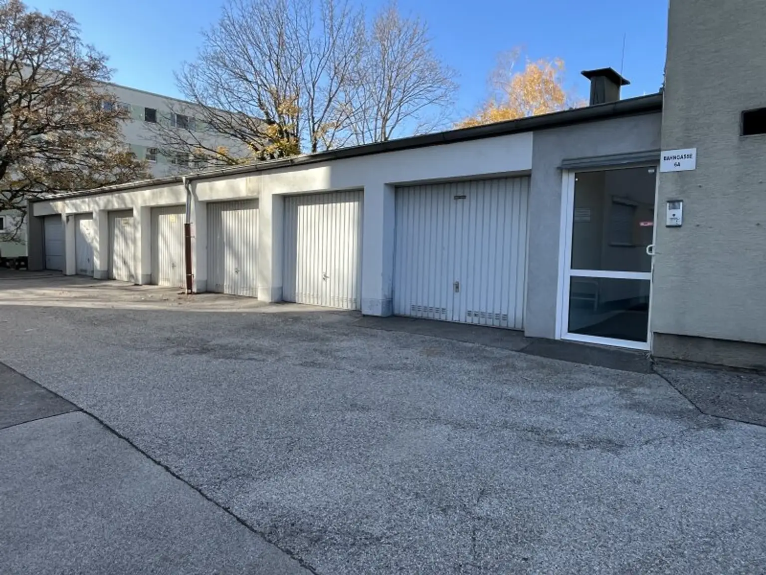 Vielseitig nutzbare, sanierte Praxis / Wohnung in zentraler Bahnhofsnähe in Brunn am Gebirge – Kauf oder Miete möglich!