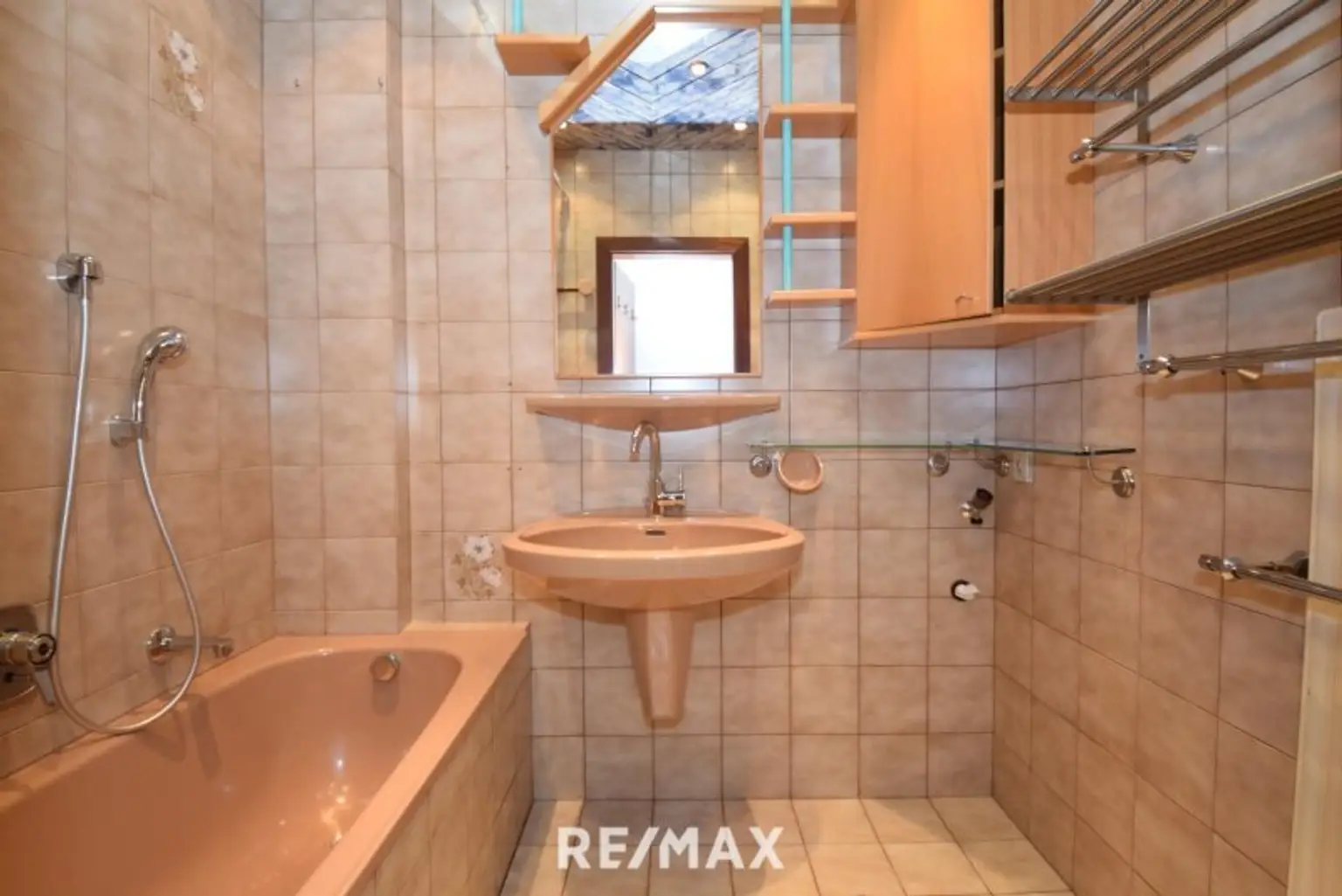 Badezimmer mit Badewanne