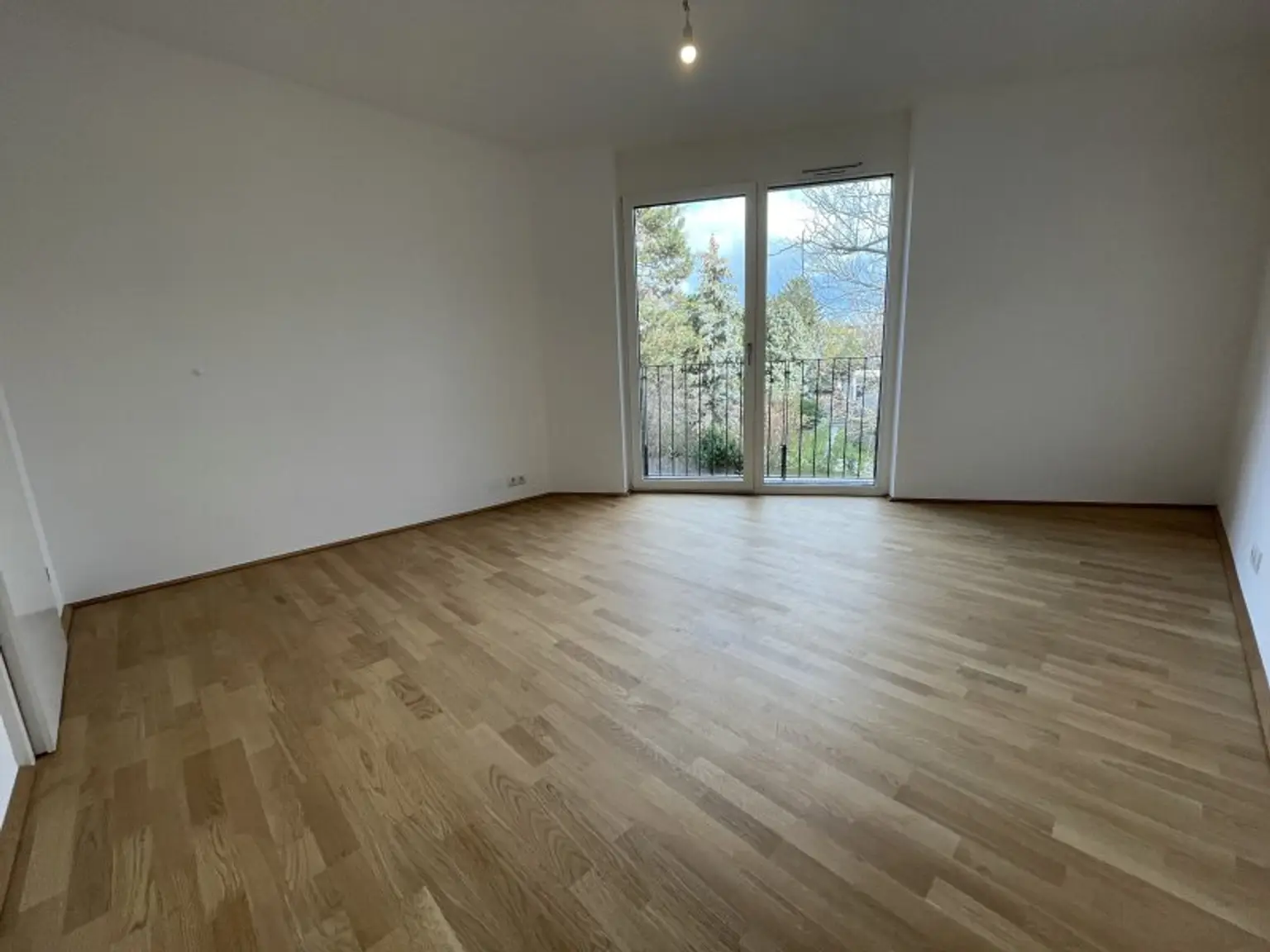 Exklusive 2-Zimmer Wohnung mit lichtdurchflutetem Wohnzimmer in absoluter Ruhelage - jetzt Anfragen!