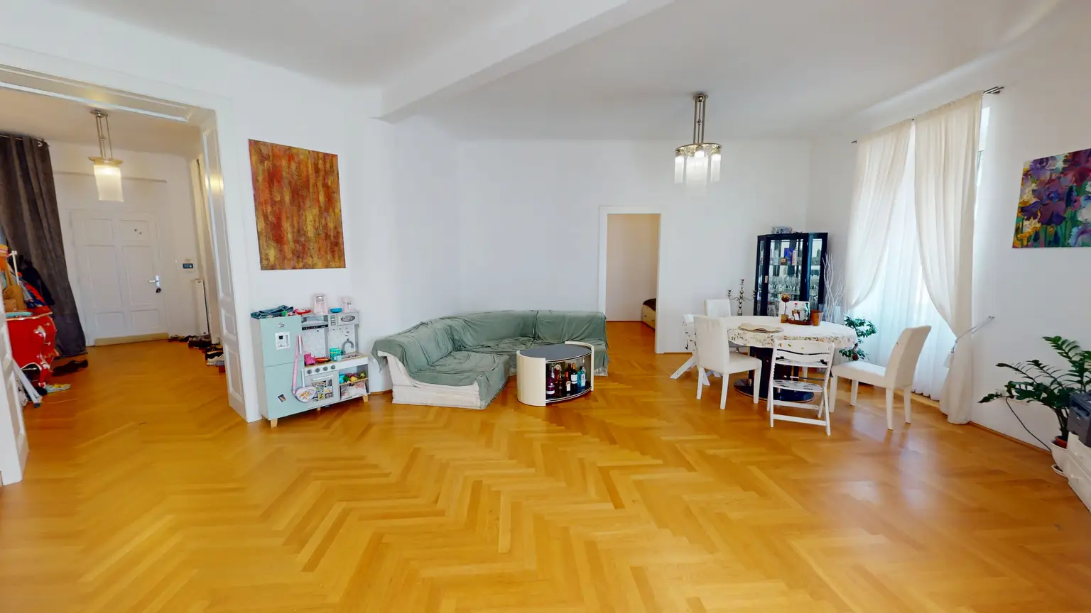 Stilvoller 4-Zimmer-Altbau mit hochwertiger Ausstattung beim Schweizergarten