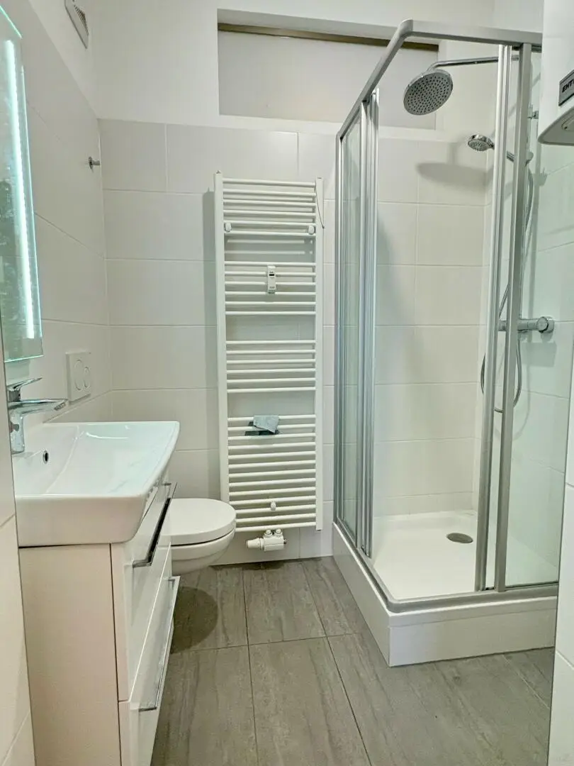 Bad mit Dusche, WC und...