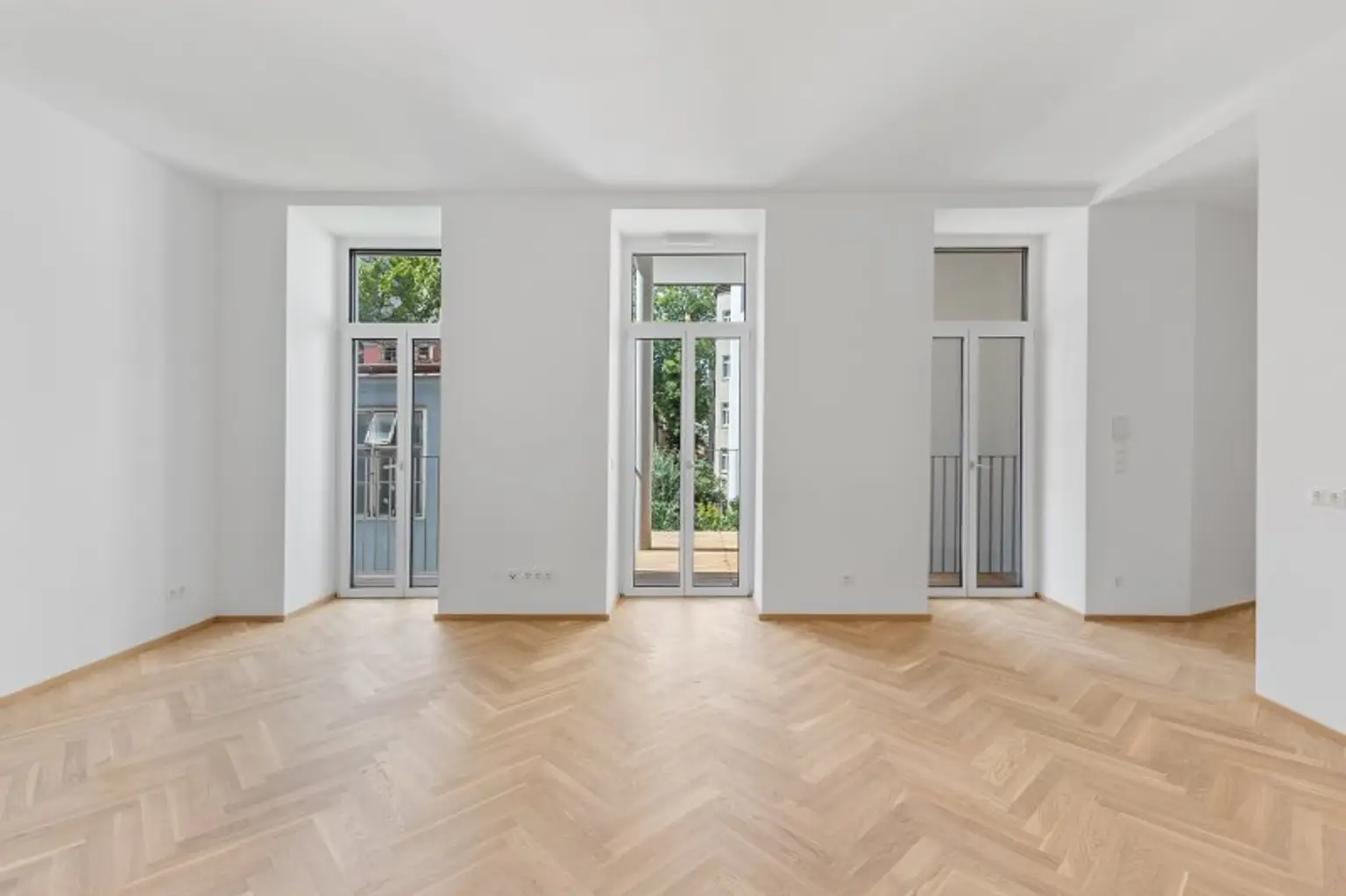 4-Zimmer-Altbaueigentumswohnung in generalsaniertem Altbau mit Balkon