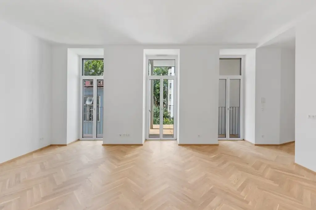 4-Zimmer-Altbaueigentumswohnung in generalsaniertem Altbau mit Balkon