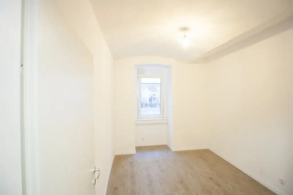 URBAN-HIDEAWAY: Teilrenovierte Souterrain - Werkstatt in Hoflage mit Gewölbedecke – Nähe Meiselmarkt