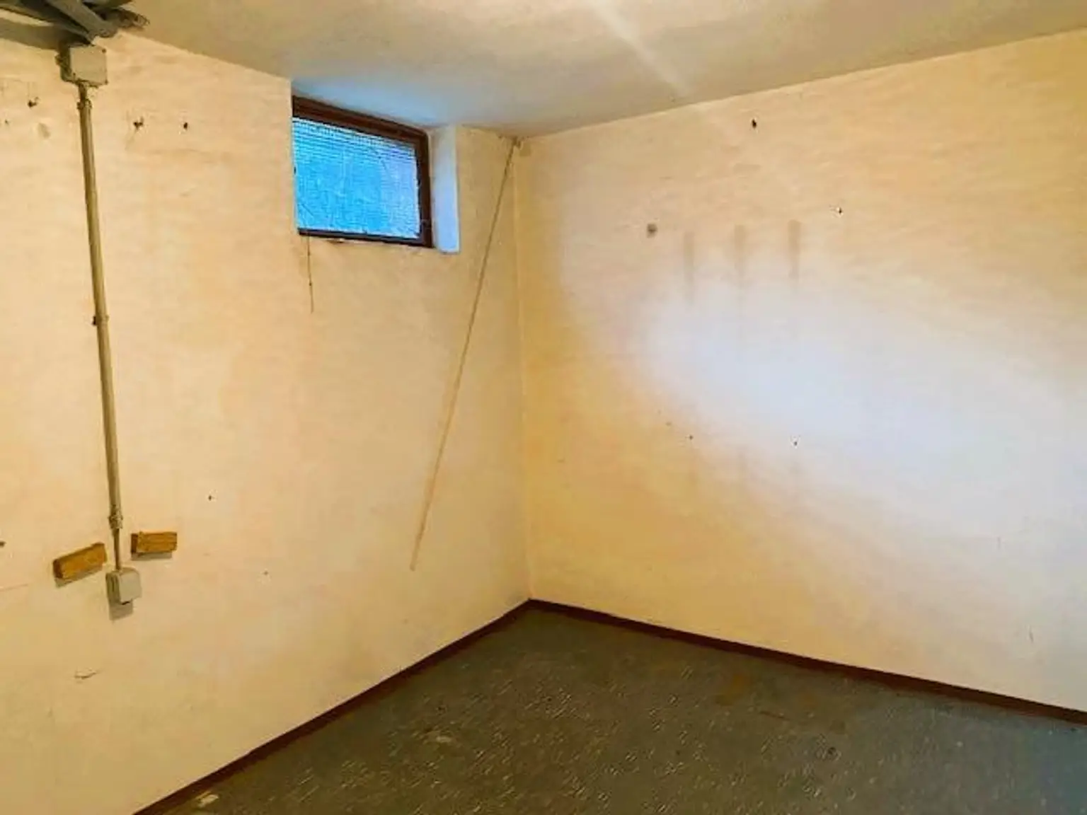 Einfamilienhaus am Stadtrand von Gloggnitz! Garten und romantisches Nebengebäude!