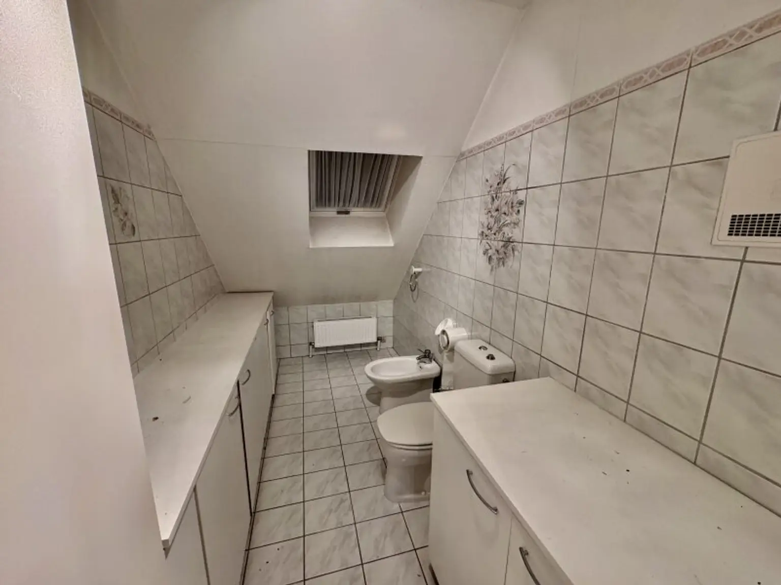 IHR NEUES ZUHAUSE - GROßZÜGIGES EINFAMILIENHAUS MIT SWIMMINGPOOL IN FLORIDSDORF