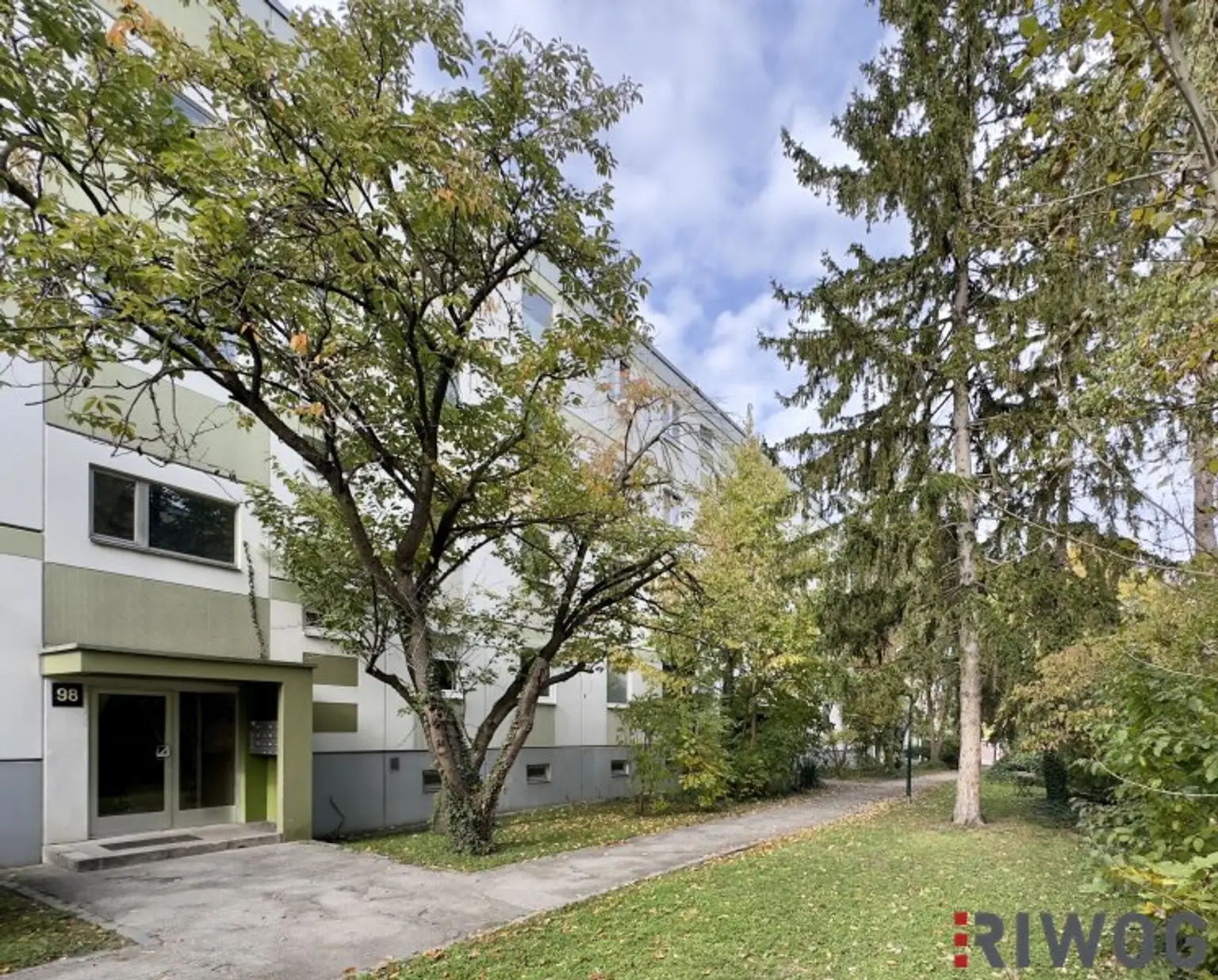ERSTBEZUG nach Sanierung I 4 Zimmer Wohnung mit Loggia I Tischler Küche mit Siemens Geräte inklusive I Ruhelage I Naturpark Föhrenberge I 360° Rundgang