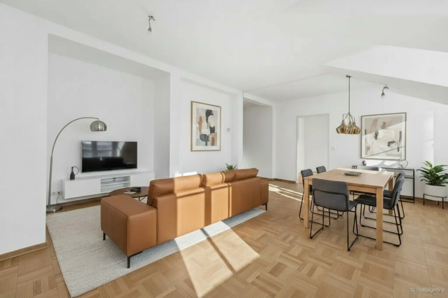 Wunderbare Dachgeschoßwohnung mit Freifläche - SERVITENVIERTEL