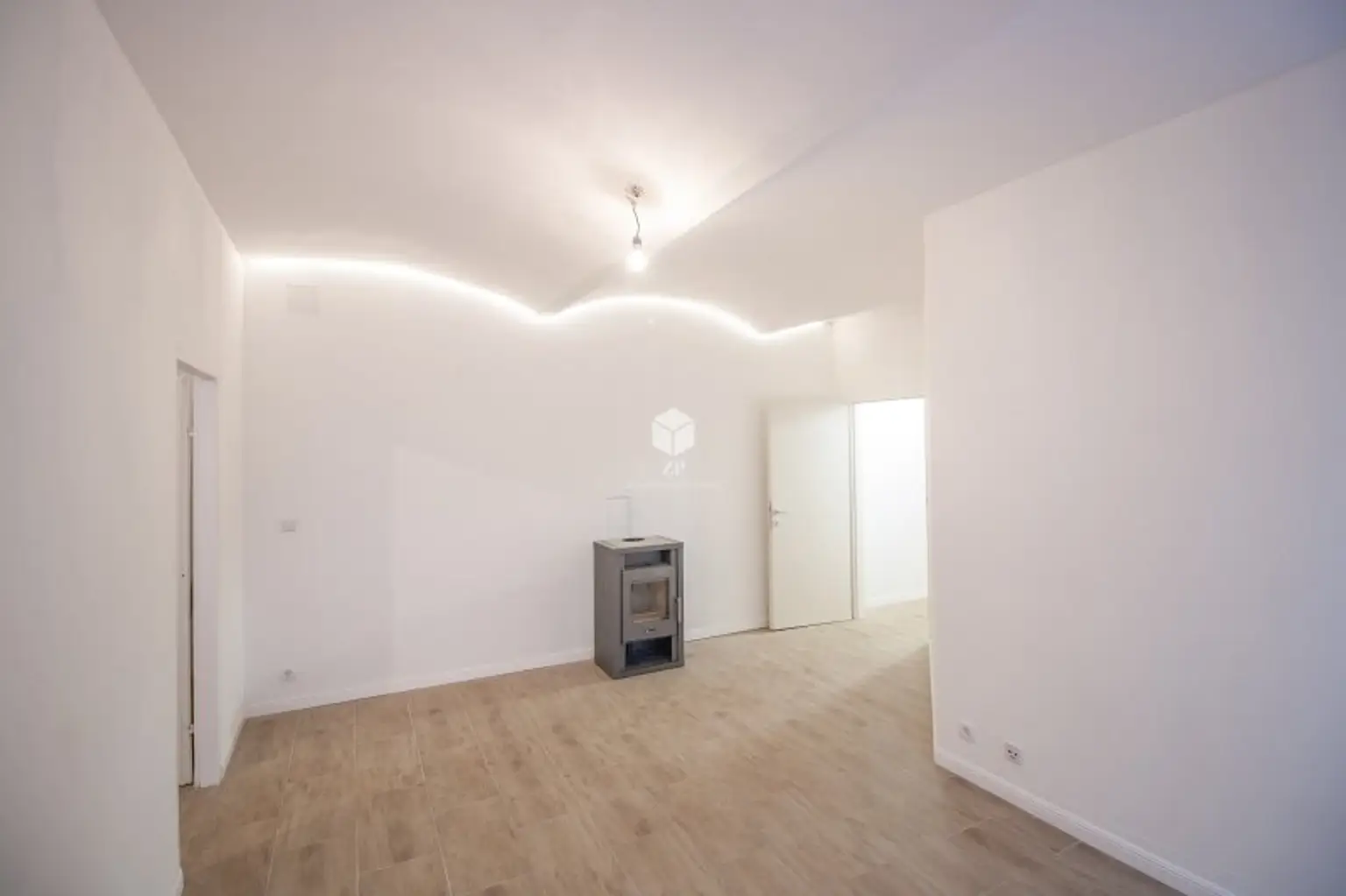 URBAN-HIDEAWAY: Teilrenovierte Souterrain - Werkstatt in Hoflage mit Gewölbedecke – Nähe Meiselmarkt