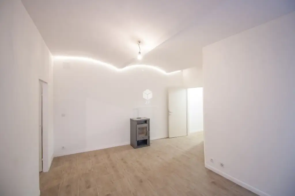 URBAN-HIDEAWAY: Teilrenovierte Souterrain - Werkstatt in Hoflage mit Gewölbedecke – Nähe Meiselmarkt