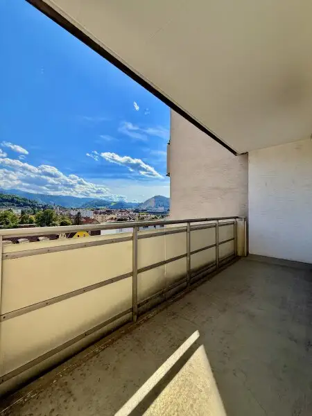 LIFT I LOGGIA I RUHIGE LAGE I LICHTDURCHFLUTET I SCHÖNE AUSSICHT I EINBAUKÜCHE I FAMILIENFREUNDLICH I PROJEKT WOHNEN I