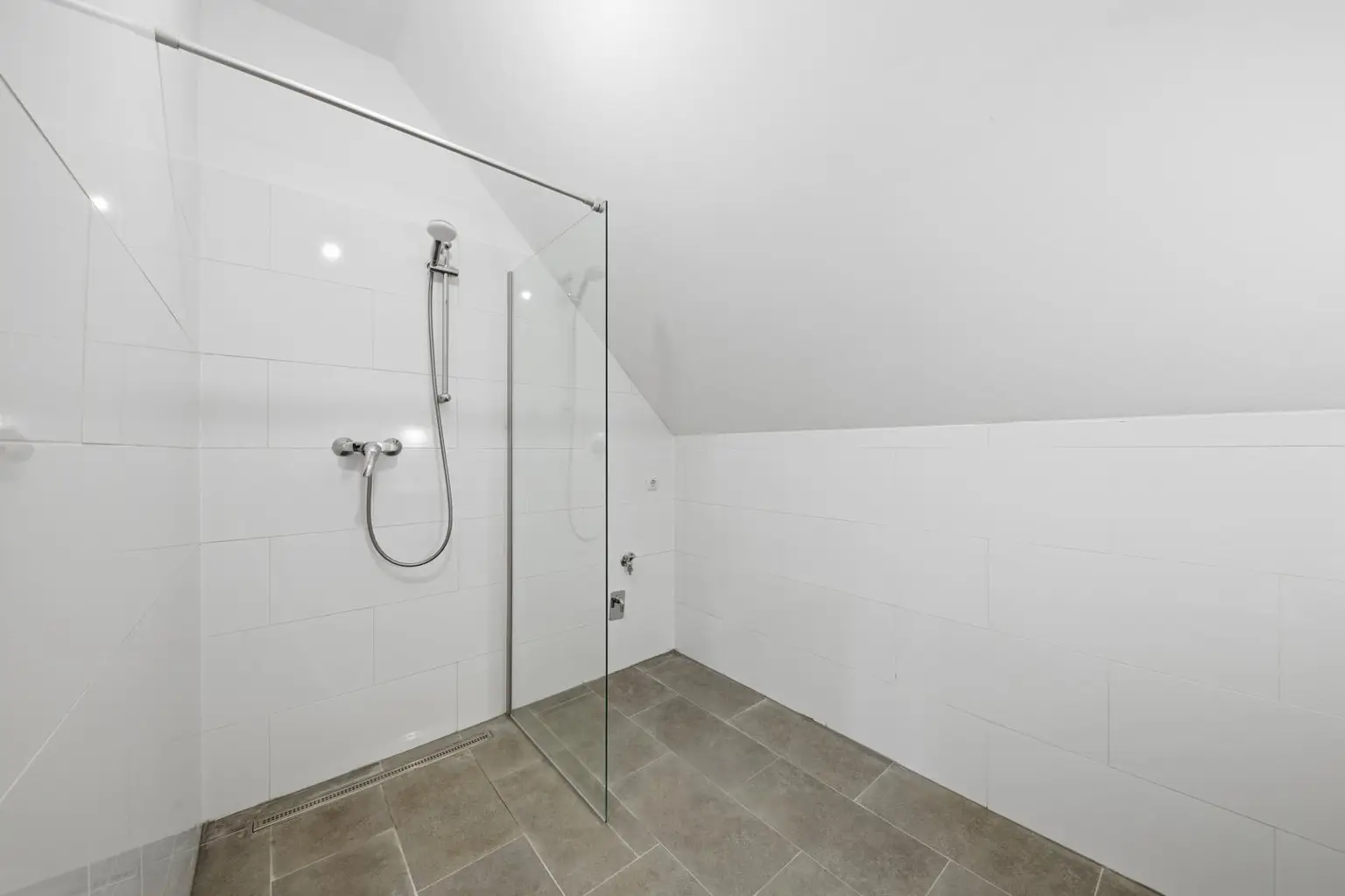 ERSTBEZUG NACH SANIERUNG - 3,5 Zimmer Dachgeschoss-Wohnung in Eggenburg!