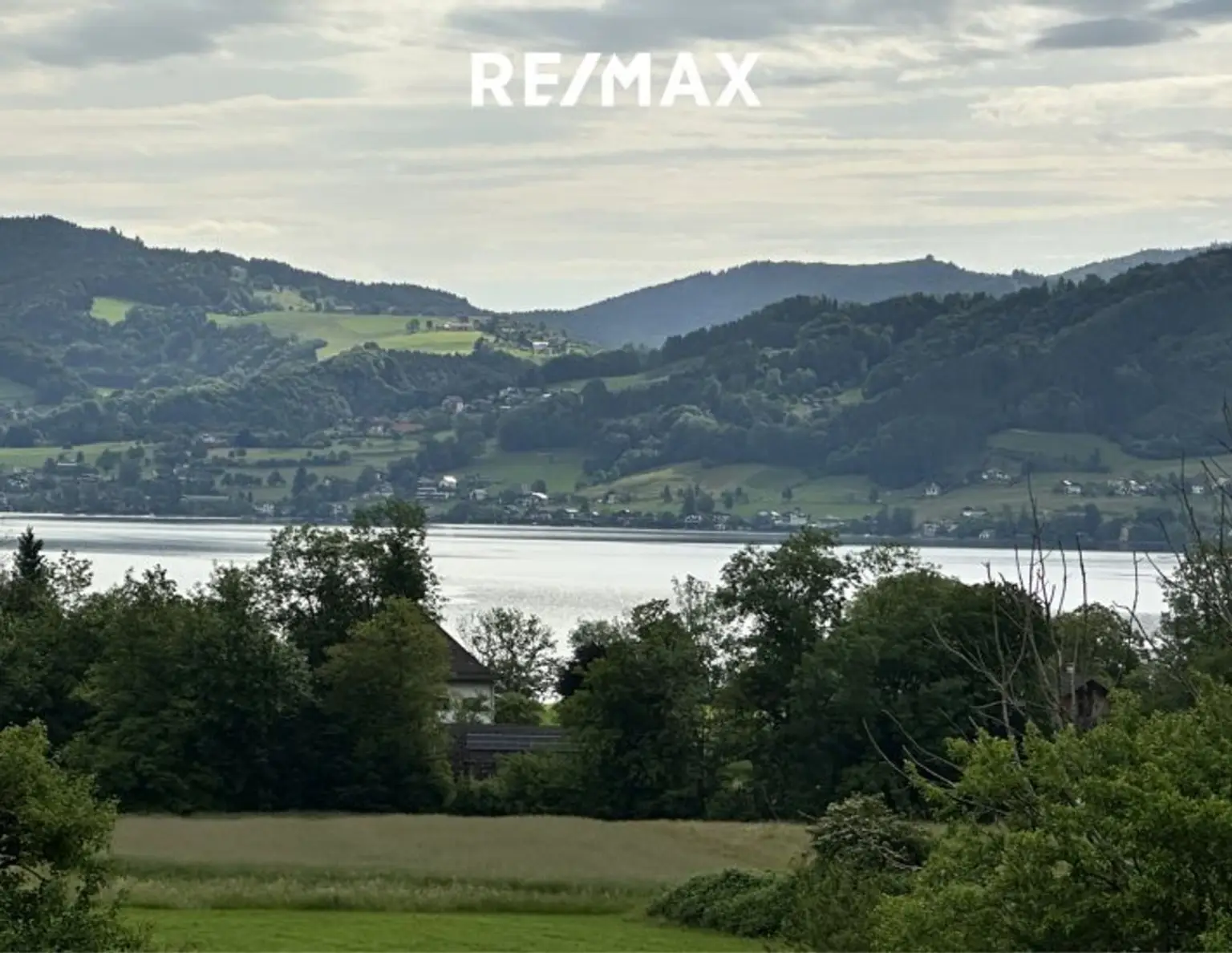 Traumhafte Gartenwohnung mit Seeblick am Attersee - Ihr neues Zuhause!