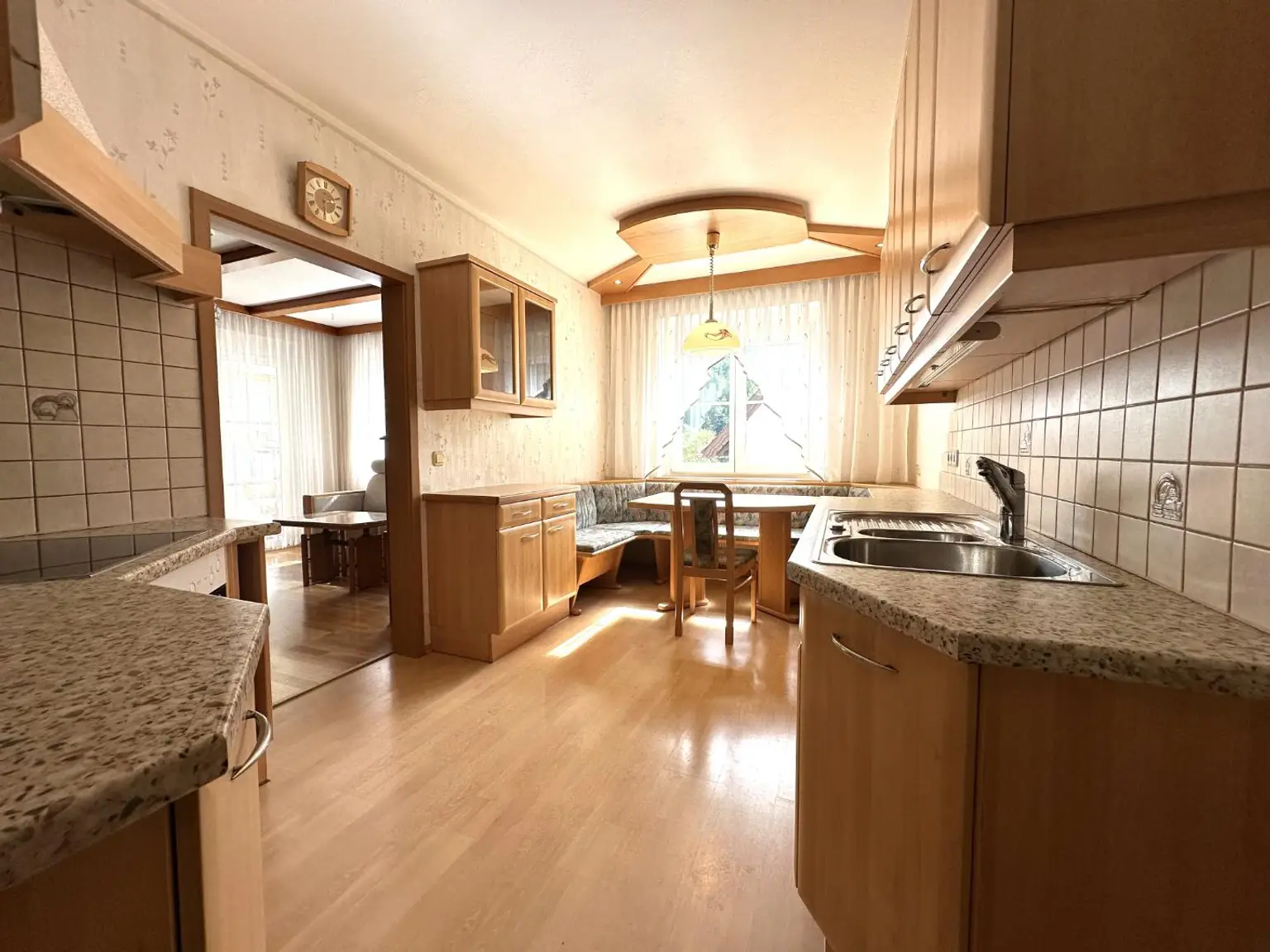 ***Idyllisches Ein- bis Zweifamilienhaus – Natur pur und sofort beziehbar !***