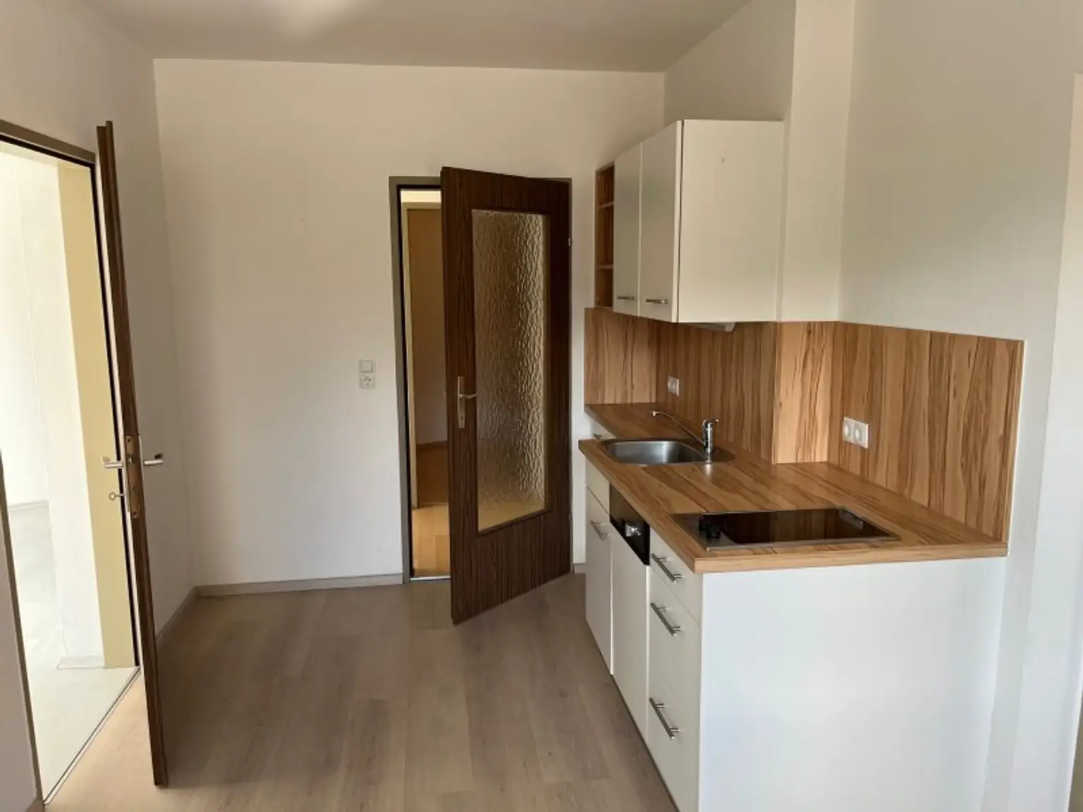 Geräumige Wohnung mit 2 Zimmer, separate Küche mit optional TGAP - Pradl