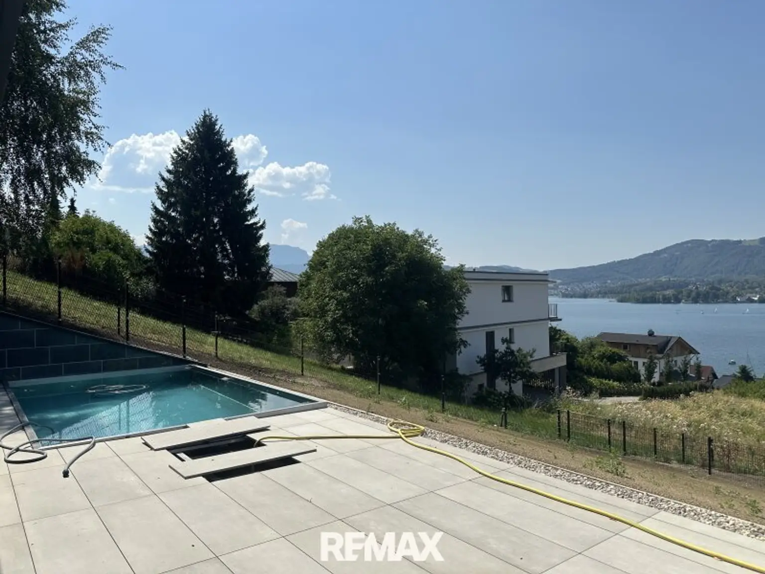 Terrasse mit Pool