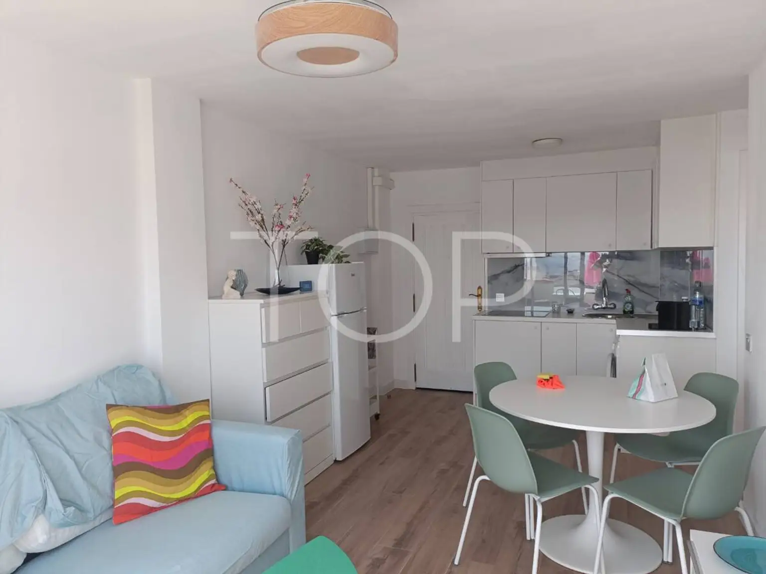 40ab7695-2f69-4432-a1dd-365698732d8d