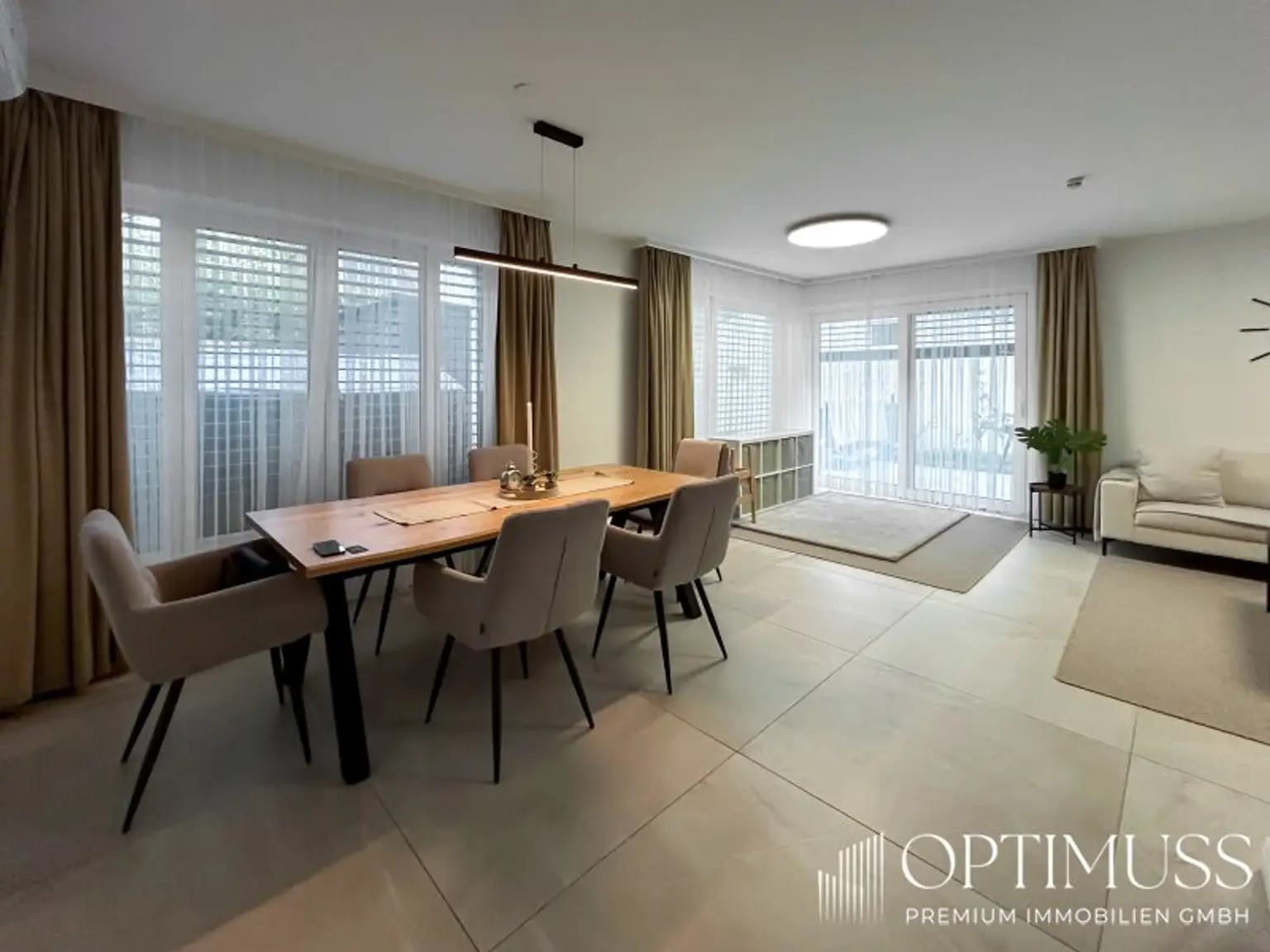 Moderne Doppelhaushälfte mit Terrasse, Pool , Garten & hochwertiger Ausstattung - Exklusives Wohnen in Gerasdorf !