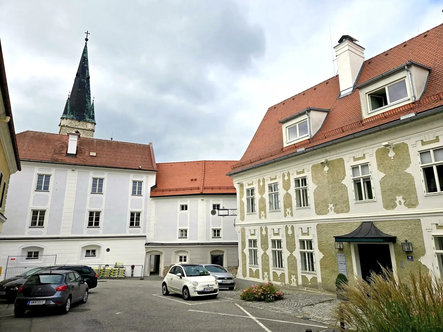 Freundliche Geschäftsräumlichkeit, Büro, Ordination oder Kanzlei im Erdgeschoss im Zentrum Haag zu mieten