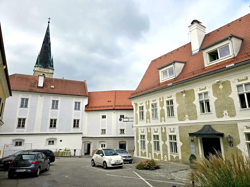 Freundliche Geschäftsräumlichkeit, Büro, Ordination oder Kanzlei im Erdgeschoss im Zentrum Haag zu mieten