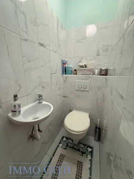 HELL, GEMÜTLICH & GUT VERMIETET – GEPFLEGTE 2-ZIMMER-WOHNUNG MIT BALKON IN SIMMERING ZU KAUFEN!