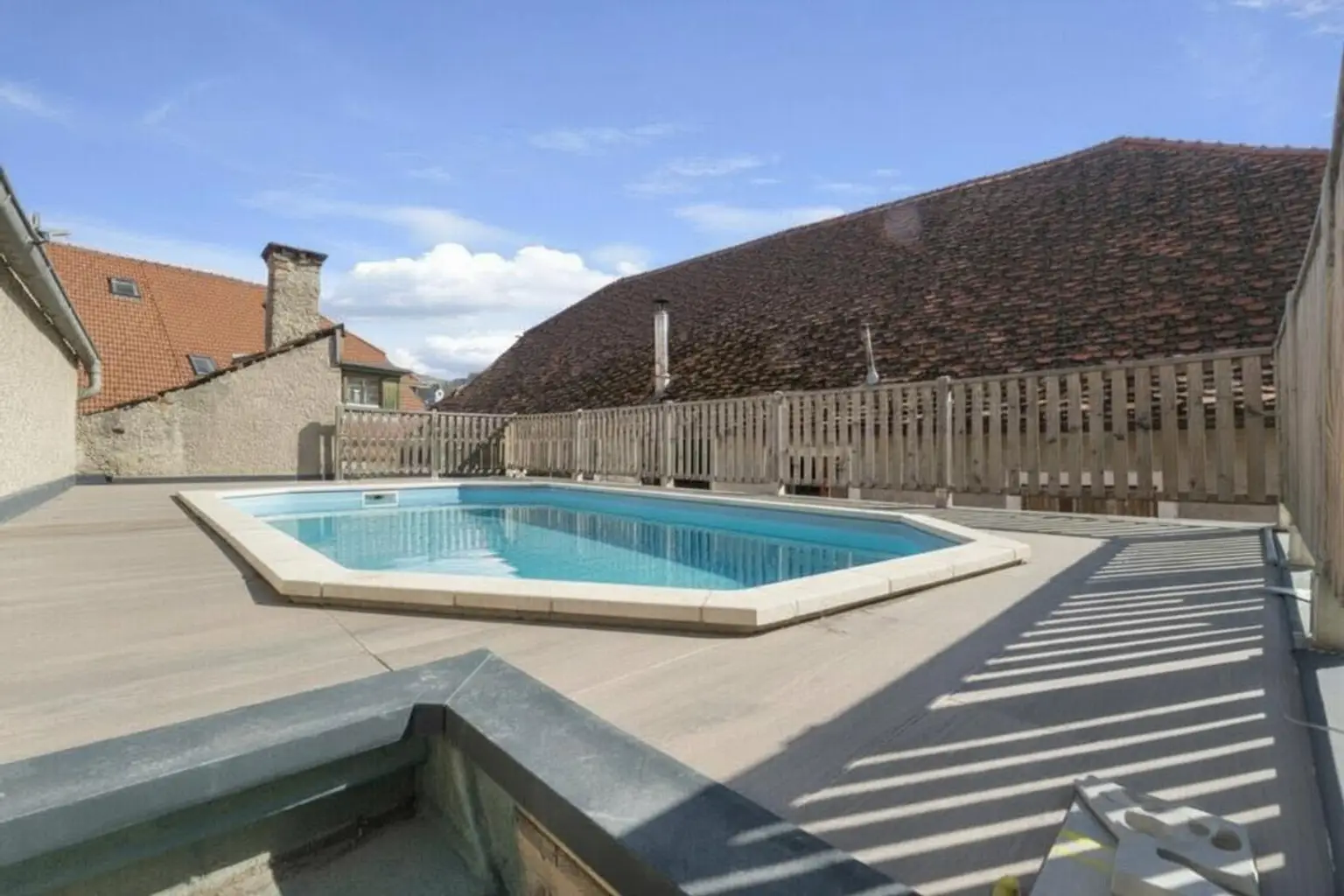 Pool (KI bearbeitet)