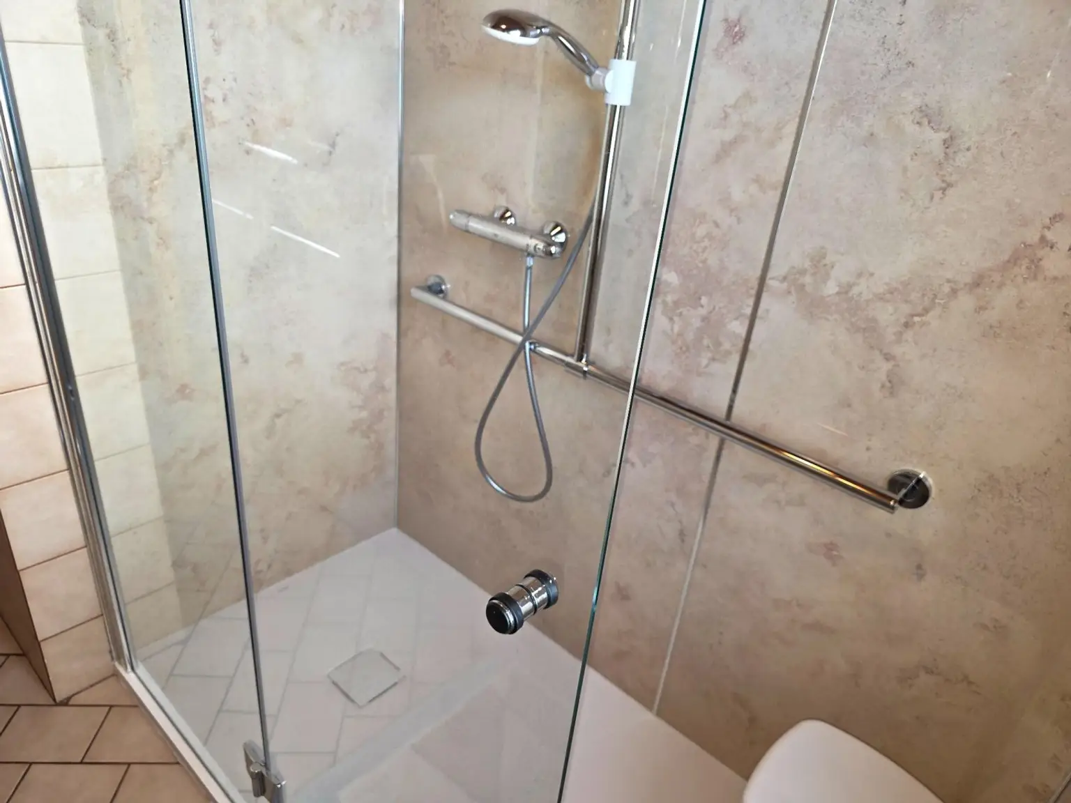 11 EFH 2000 EG Walk-In-Dusche