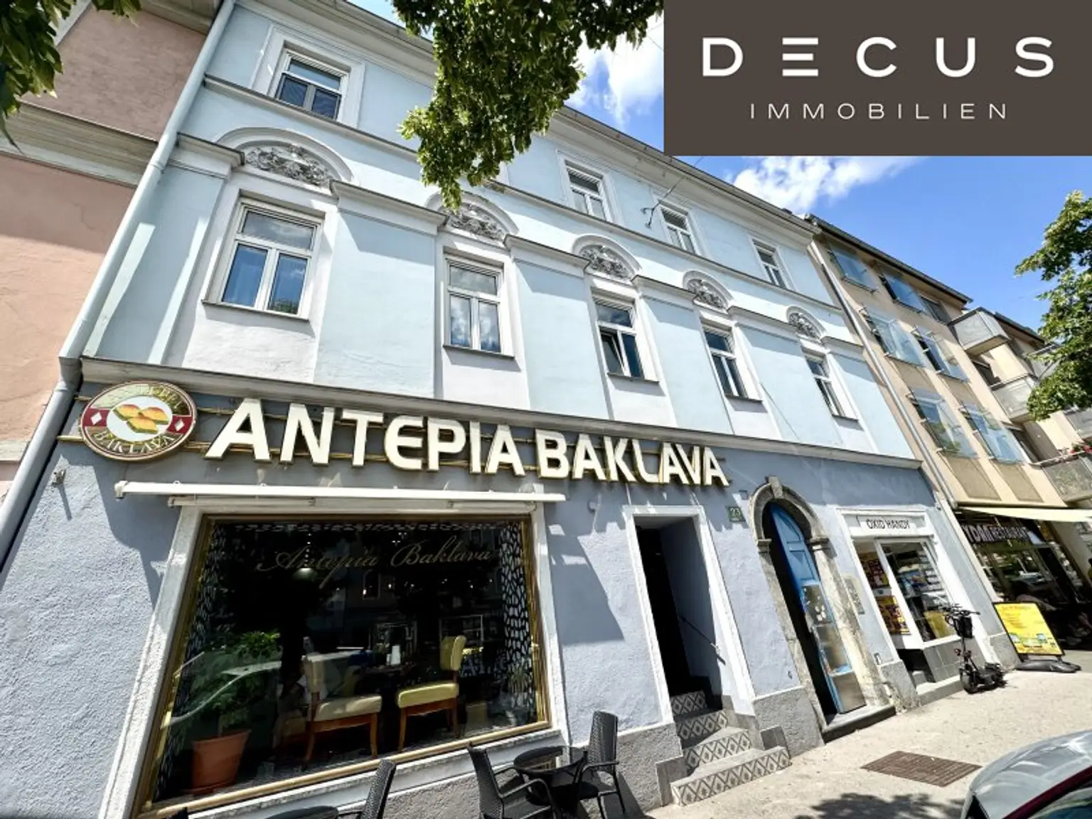 | CHARMANTE 2-ZIMMER-WOHNUNG MIT SONNIGEM BALKON | GRÜN- & SCHLOSSBERGBLICK | ca. 44,1m² | 2.OG | IDEALE LAGE