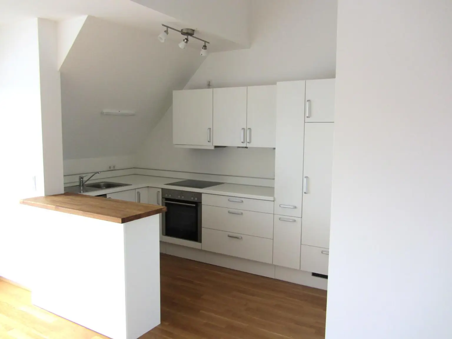 Küche neben Terrasse