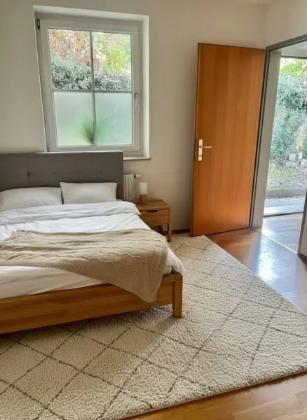 Ruhige barrierefreie 2-Zimmer-Wohnung mit Garten und Parkplatz – Ihr neues Zuhause !