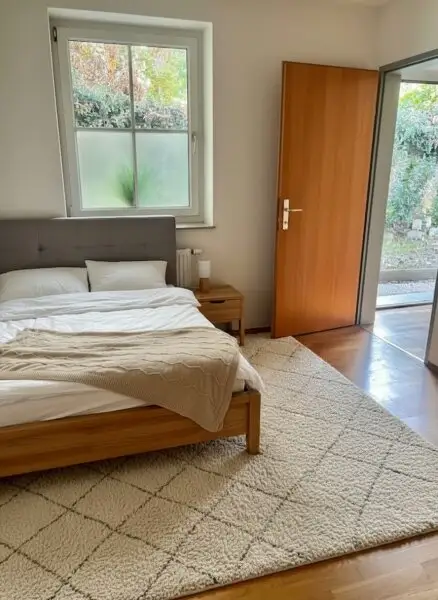 Ruhige barrierefreie 2-Zimmer-Wohnung mit Garten und Parkplatz – Ihr neues Zuhause !