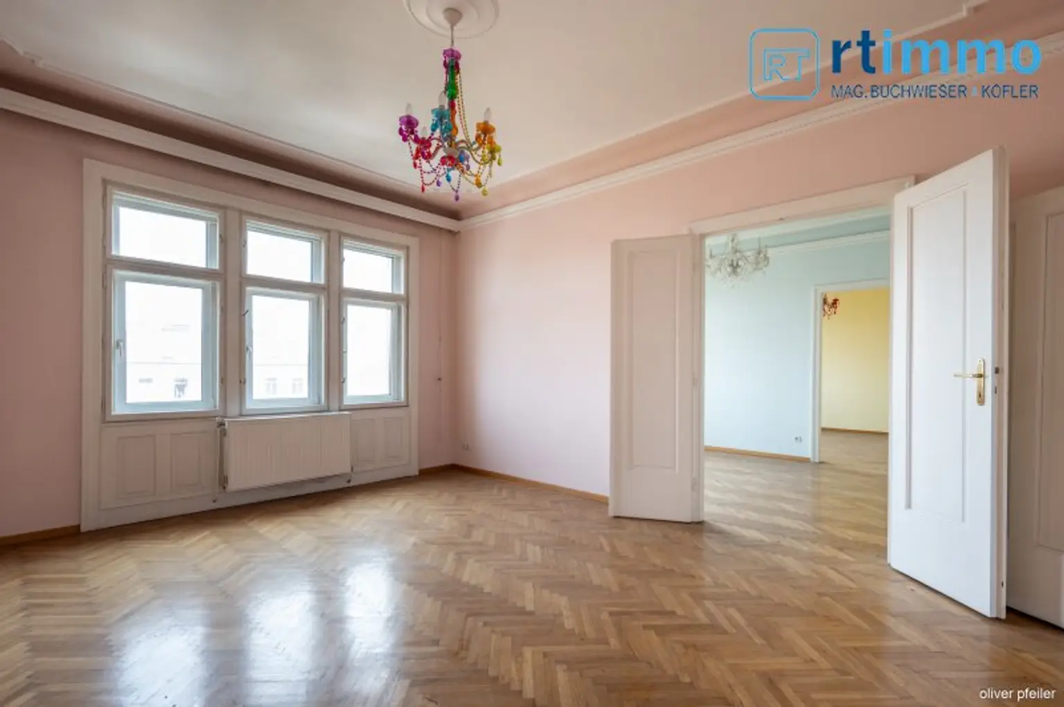 U-BAHNNÄHE: ALTBAUCHARME: 4-Zimmer-Wohnung in hohem Liftstock und Ausblick