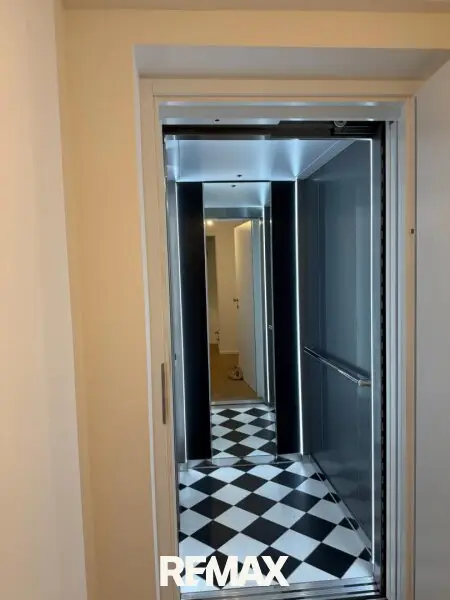 Eigener Zugang zum Lift in der Wohnung