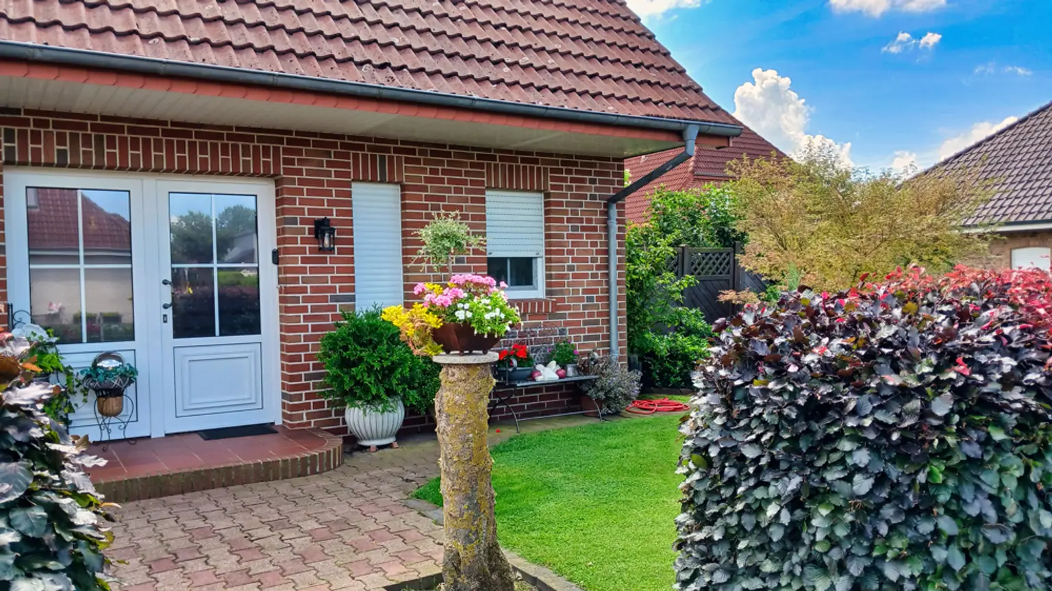 Einfamilienhaus mit traumhafter Gartenanlage in Niederlangen!