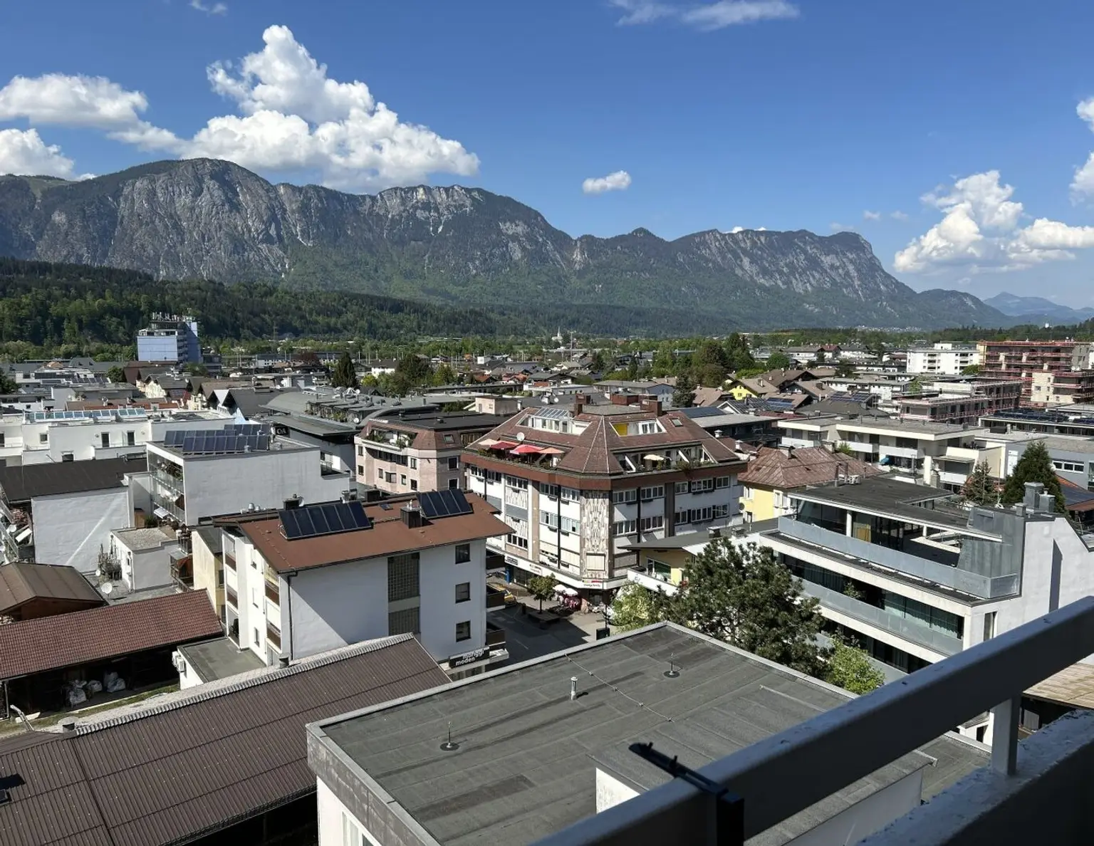 Zentral gelegene 3-Zimmer-Wohnung in Tirol - Gepflegt, lichtdurchflutet und mit Balkon