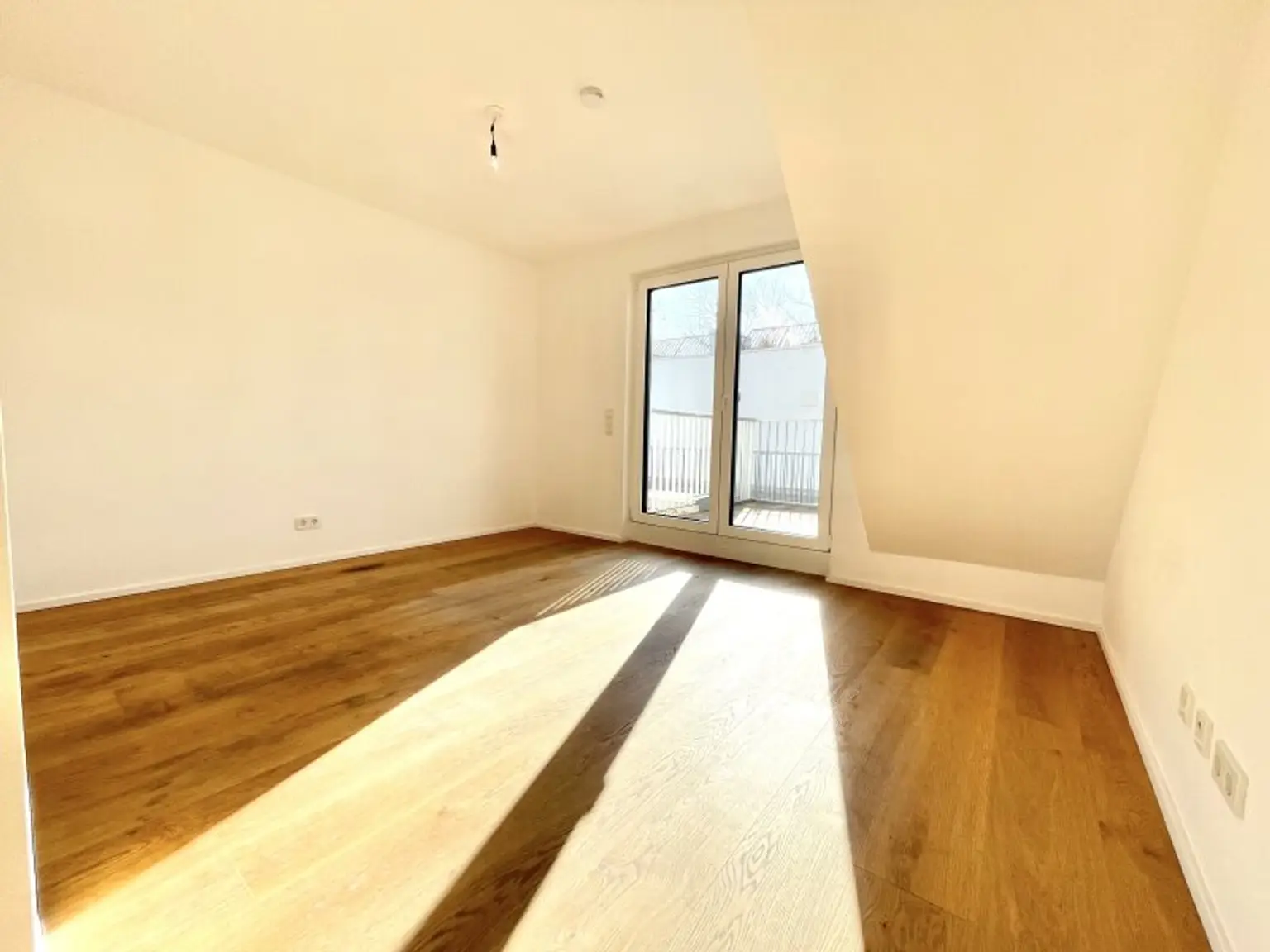 *TERRASSENTRAUM - Goldener Hirsch – Stilvolle 3-Zimmer-Wohnung mit Terrasse & Balkon in der Ziedlergasse, 23. Bezirk*