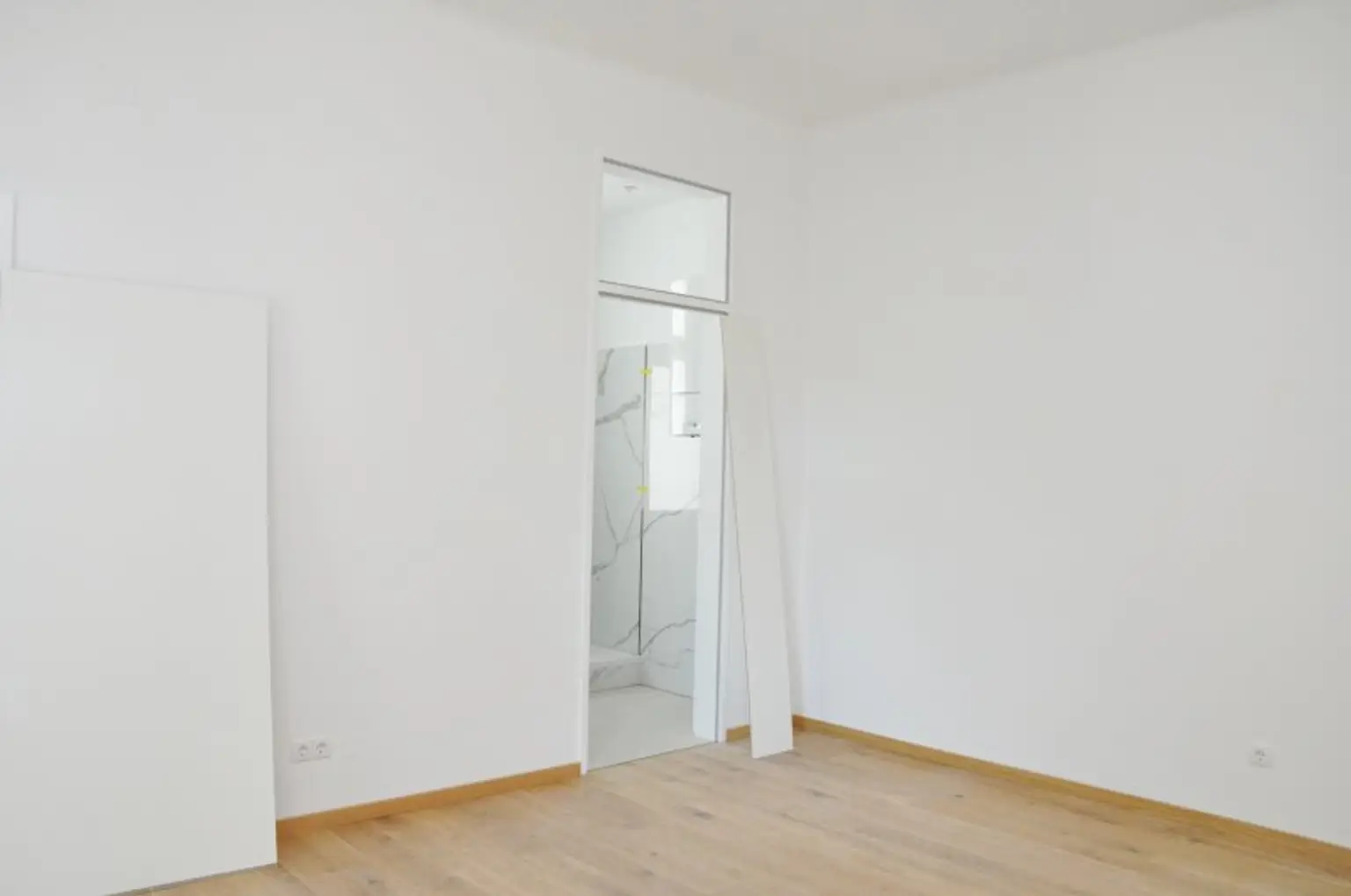 Erstbezug | Top sanierte 2-Zimmer Maisonette | 2 Balkone | unbefristet