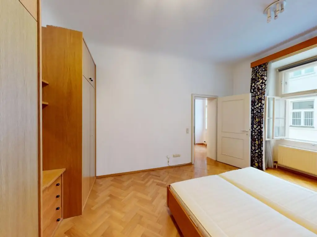 2-Zimmer Altbauwohnung in bester, zentraler Lage!